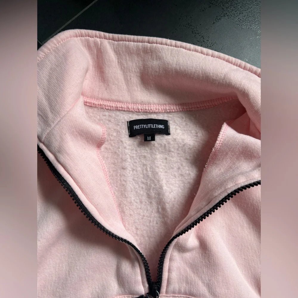 PrettyLittleThings Cropped Sweatshirt, Baby Pink, Size M - Picture 4 of 10